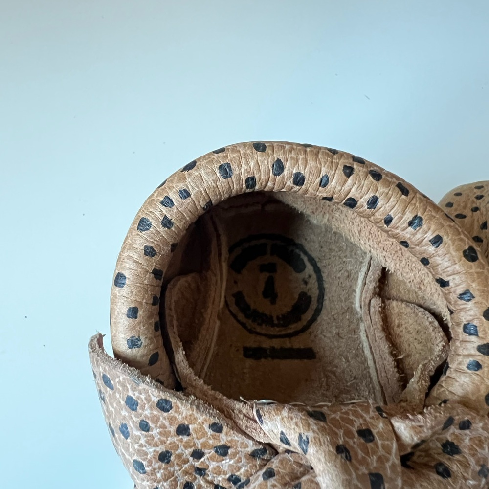 NWOT Freshly Picked Almond Speckles Leather Knotted Bow Baby Shoe - Picture 6 of 7